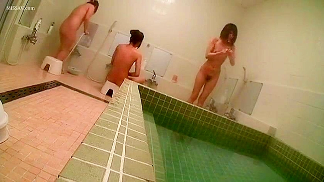 Voyeur's Delight! Lusty Japanese Schoolgirls Undressing & Bathing