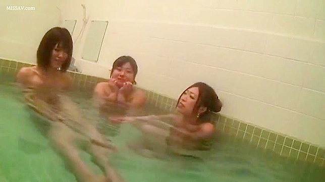 Voyeur's Delight! Lusty Japanese Schoolgirls Undressing & Bathing
