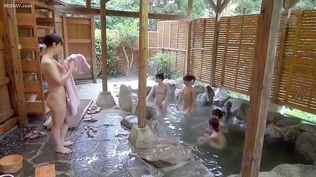 Public onsen voyeur's thrill! lusty Japanese schoolgirls' naked bodies exposed!