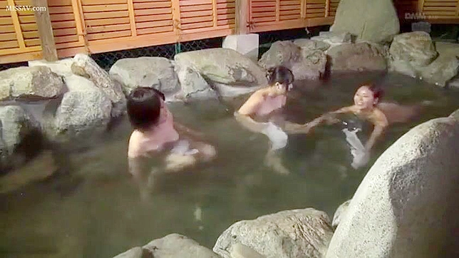 無修正公衆温泉～淫らな日本の少女たちのヌード、巨乳、マンコ、入浴！