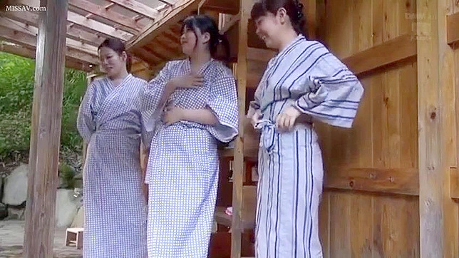 セクシー温泉ポルノ～日本のヌード、巨乳、マンコが公共の温泉で滑る！