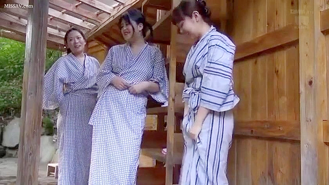 セクシー温泉ポルノ～日本のヌード、巨乳、マンコが公共の温泉で滑る！