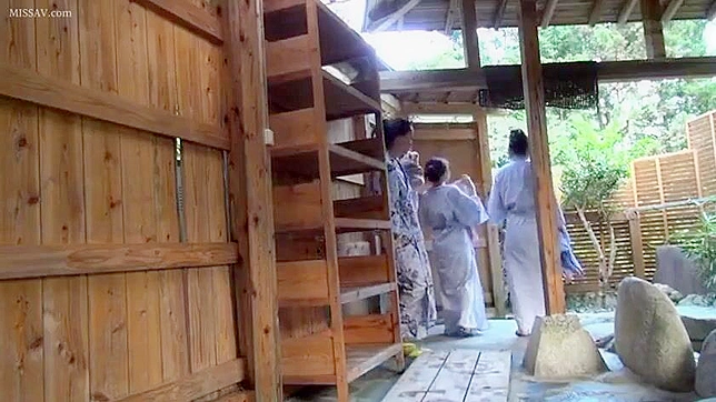 最高の盗撮ポルノ！日本のヌード少女たちが服を脱ぎ、風呂に入り、巨乳とマンコを露出する！