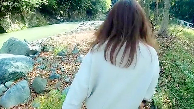 Beautiful big ass Japanese MILF posed outdoor and exposed her juicy booty