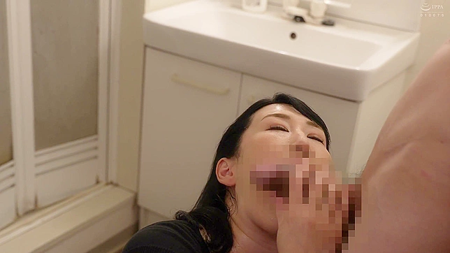 Mother-in-Law's Dirty Desires Exposed! Voyeuristic Footage Unveils her Naughty Pleasures!