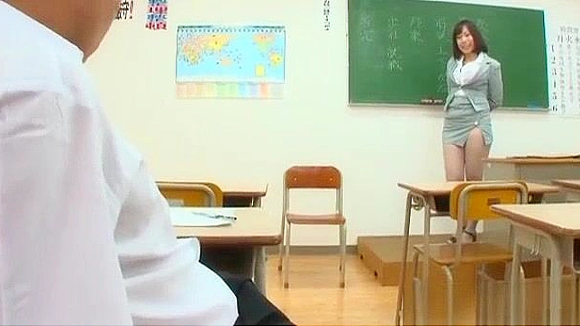 Japanese teacher Kanari Tsubaki's sexy ass expose, don't miss it!