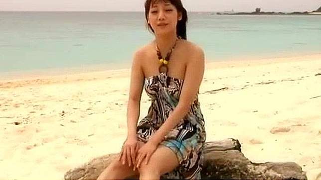 Japanese Pornstar Rei Mizuna in Racy Beach JAV Video