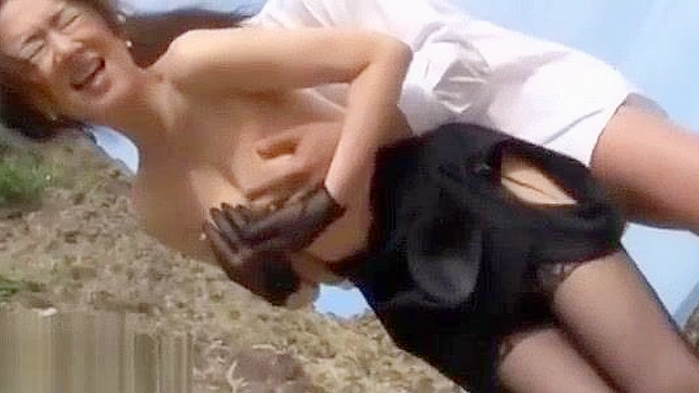 Japanese MILF in Stockings Gets Outdoor Fucked - JAV Video