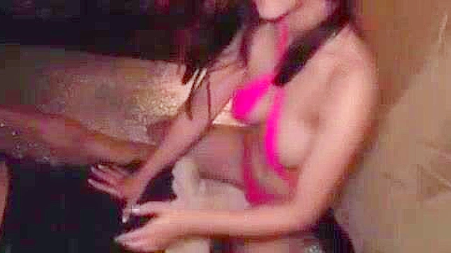 Jap sex goddess Maria Ono's naughty body caress session