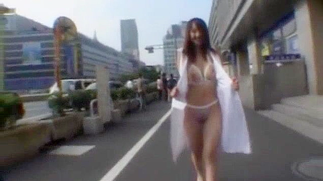 Yuna Akimoto, Amai Mitsu, Miyuki Hourai in Amazing Fingering, Outdoor JAV Clip