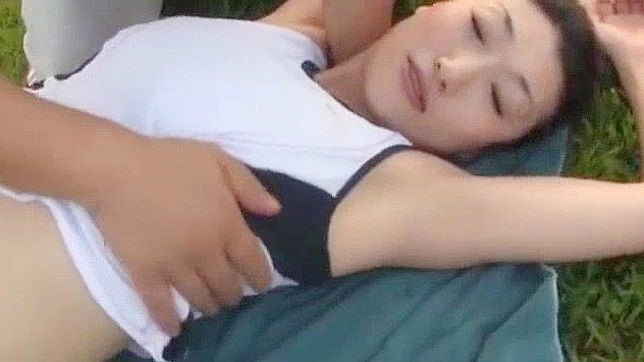 Amazing Outdoor 69 JAV with Hot Japanese Girl - Must Watch!