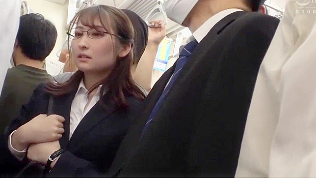 Jav Porn ~ Kinky Japanese Babe Shows Her Cunt In Public