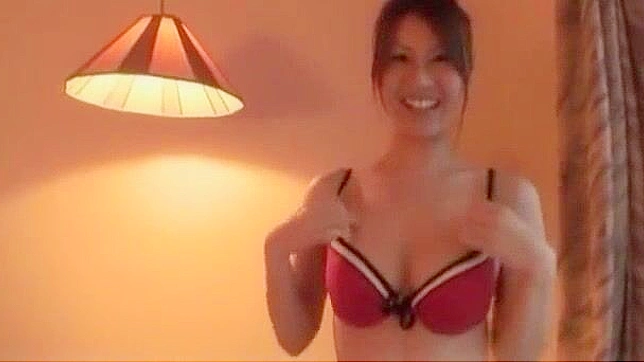 Japanese Slut Gets Bigger in Blowjob/Fera JAV Feature