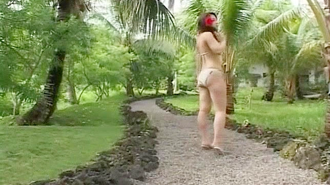 Japanese Beauty Kaede Fujisaki in Hot Outdoor Softcore JAV Clip