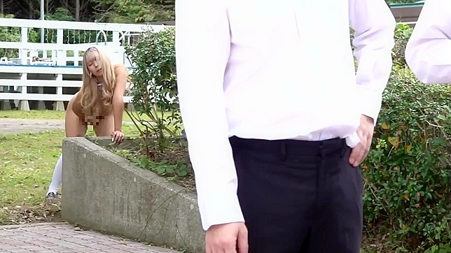 Slim Japanese Babe Exposes Herself To Strangers