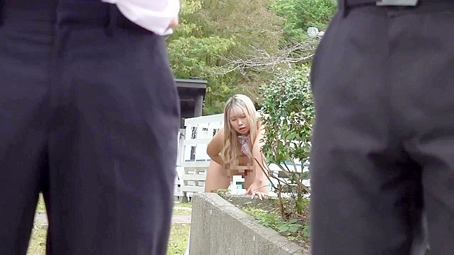 Slim Japanese Babe Exposes Herself To Strangers