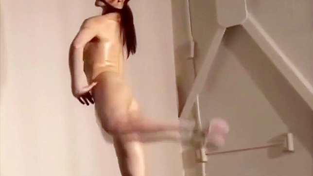 Uncensored – A Japanese Ballet Dancer's Nude Warm-up and Performance