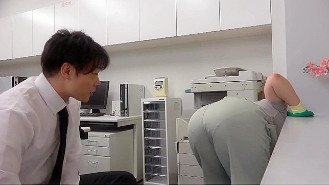 Japanese Babe Gives Steamy Blowjob in Office Bathroom - Must Watch!