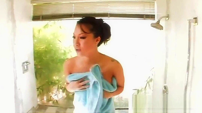 JAV Icon Asa Akira Gets Steamy in the Shower