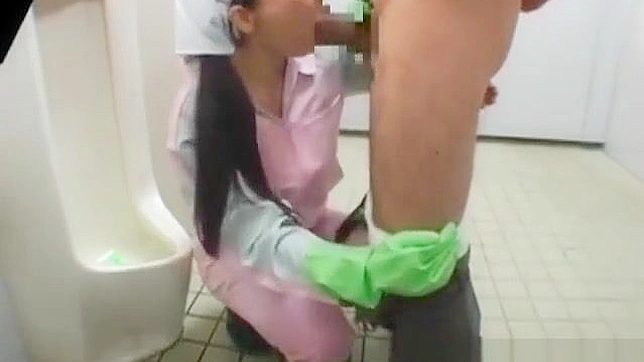 JAV Enchantress Flaunting Her Alluring Body While Drinking Piss in the Bathroom - Must-Watch!