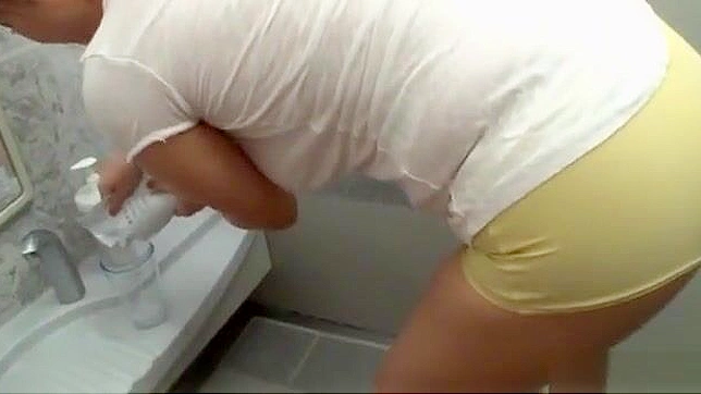 Japanese MILF Gives Mind-Blowing Blowjob While Washing Your Hair!