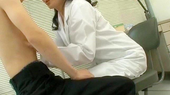 Japanese Nurse Natsumi Kitahara Gives Horny Patient a Special Treatment