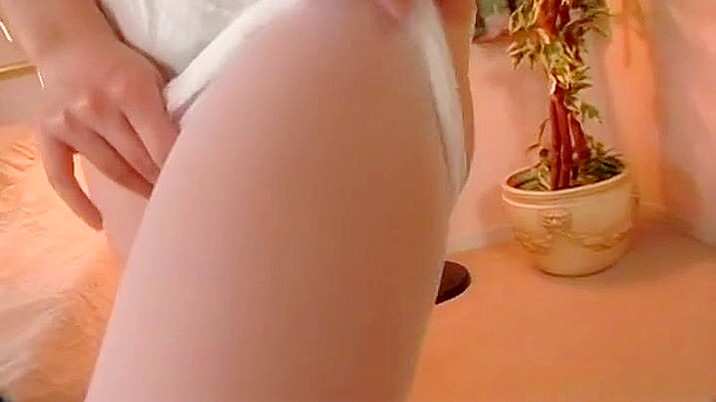 Japanese Beauty Aki Yatou's Jaw-Dropping Blowjob and Cum Blast!