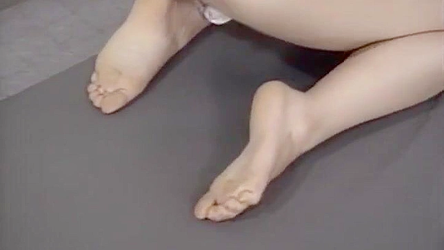 JAV Siren Hitomi Kouya's Luscious Hairy Pussy Gets Deep Penetration