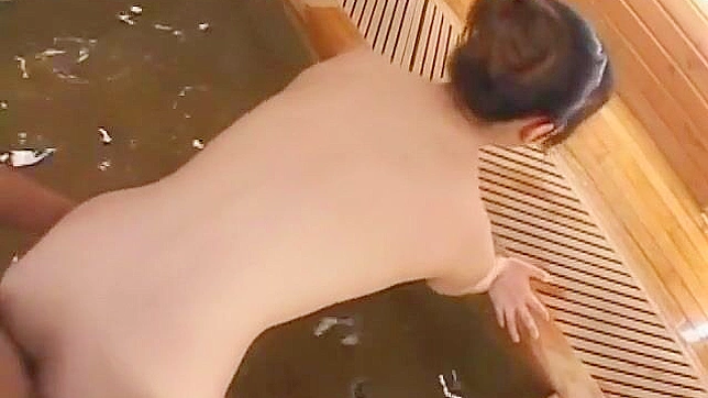 JAV Beauty Iori Shiina's Sultry Shower Show: Sate Your Desires with This Must-Watch Video