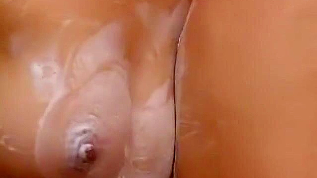 JAV Beauty Iori Shiina's Sultry Shower Show: Sate Your Desires with This Must-Watch Video