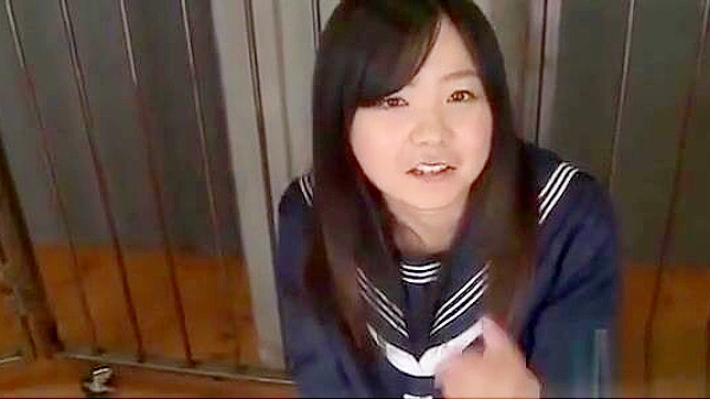 Chinese Beauty Gives Mind-Blowing BJ in a Steamy Circle!