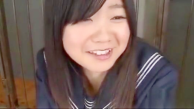 Chinese Beauty Gives Mind-Blowing BJ in a Steamy Circle!