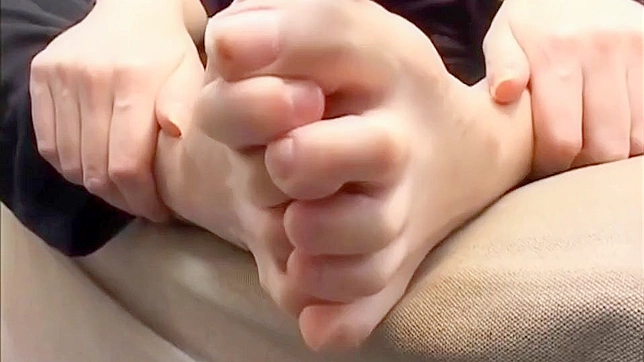 Japanese babe's luscious feet on the couch: A must-watch!