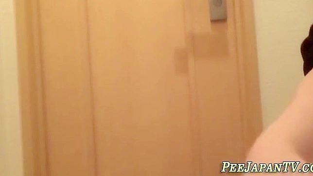 Japanese Beauty Young Girl Peeing in Toilet - Must See!