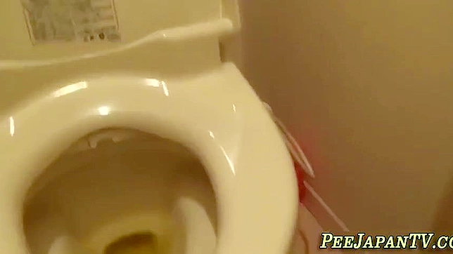 Japanese Beauty Young Girl Peeing in Toilet - Must See!