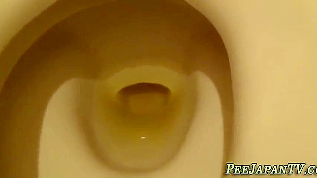 Japanese Beauty Young Girl Peeing in Toilet - Must See!