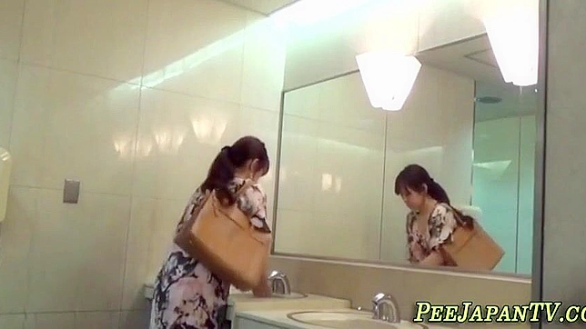 Japanese Porn ~ Luscious Amateur Girl Peeing in Public