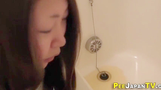 Japanese Beauty Pees at 18 ~ Must-See Video!