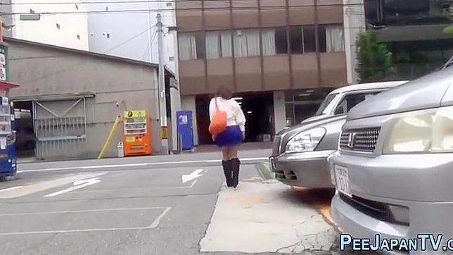 Japanese Beauty Pours Her Essence on the Street!