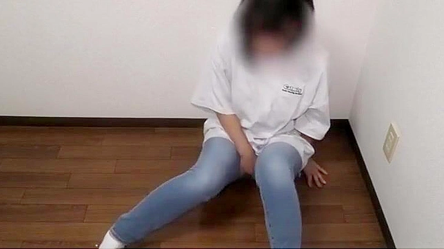 Japanese Porn ~ Seductive Half-Jeans-Down Masturbation by a Gorgeous Girl