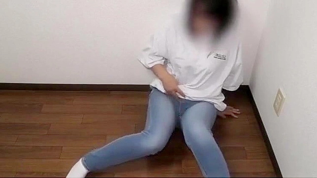 Japanese Porn ~ Seductive Half-Jeans-Down Masturbation by a Gorgeous Girl