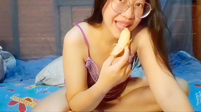 Japanese Slut Devours Luscious Banana - Must-Watch XXX Video!