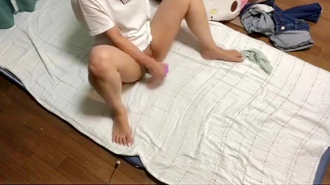 Japan girl asks her stepbro for quick sex and reaches dick in cowgirl pose