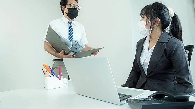 Filthy Japanese Office Bitch Giving Handjobs and Blowjobs to Whole Staff