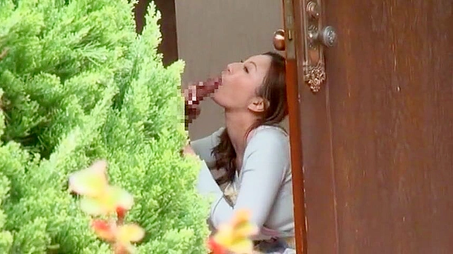 Yui Tatsumi Lifts Legs for Intense Pussy Drilling Action