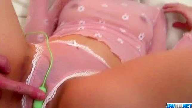 Yuri Hyuga Plays With Toys for Steamy Amateur Pussy Fun