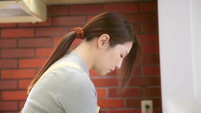 Sensual Touches & Intense Facial with Slender Aki Sasaki