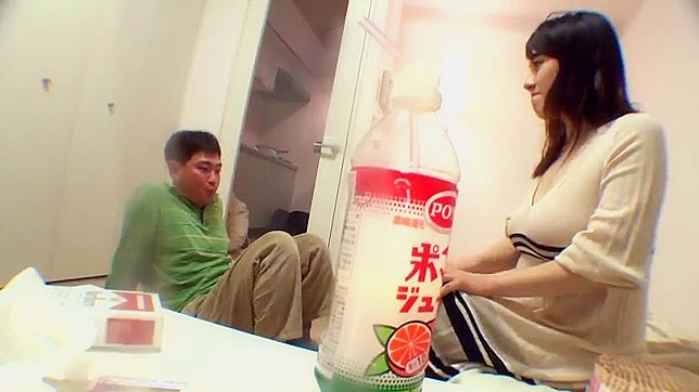 Sweet Azusa Nagasawa Gives Mind-Blowing Handjob to Stranger