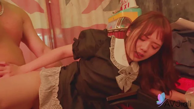 Horny Chinese Maid Wen Ruixin Fucks Hard with Lucky Guy