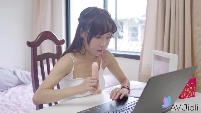 Masseuse Xiaoqi Gets Fucked by Her Boss in a Private Session